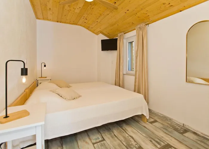 Robinson House T'n't * Хвар