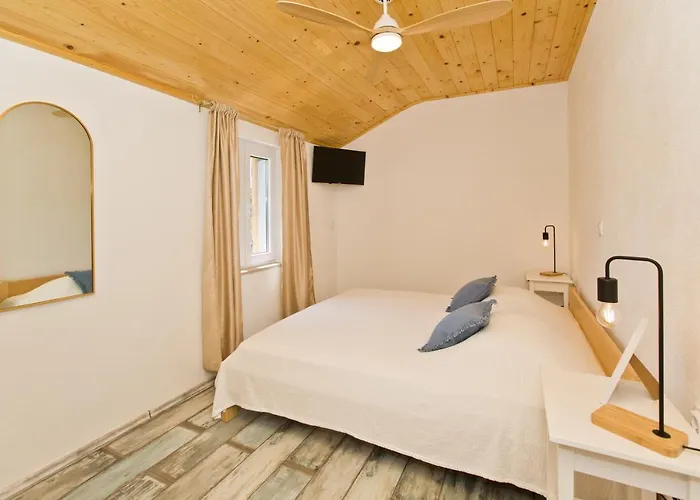 Robinson House T'n't * Хвар